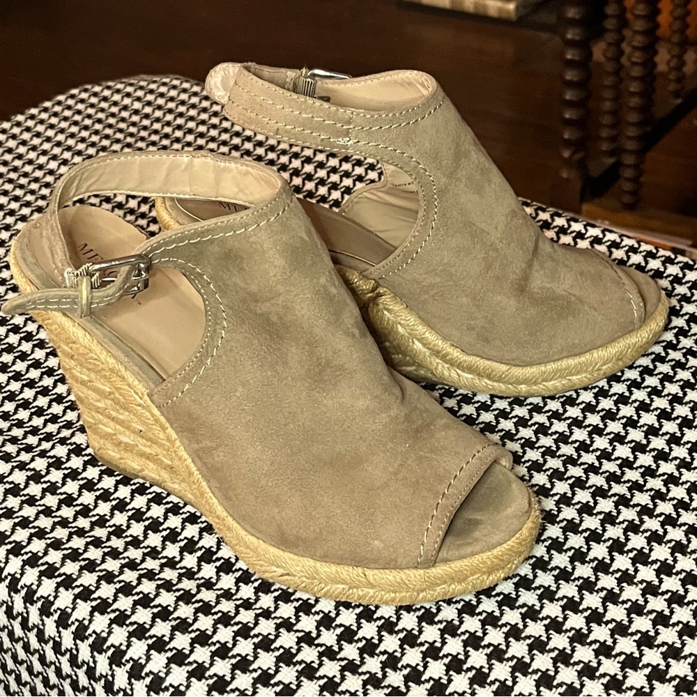 Merona Women’s Tan Faux Suede Open Toe Espadrille-esque Wedge (8.5)